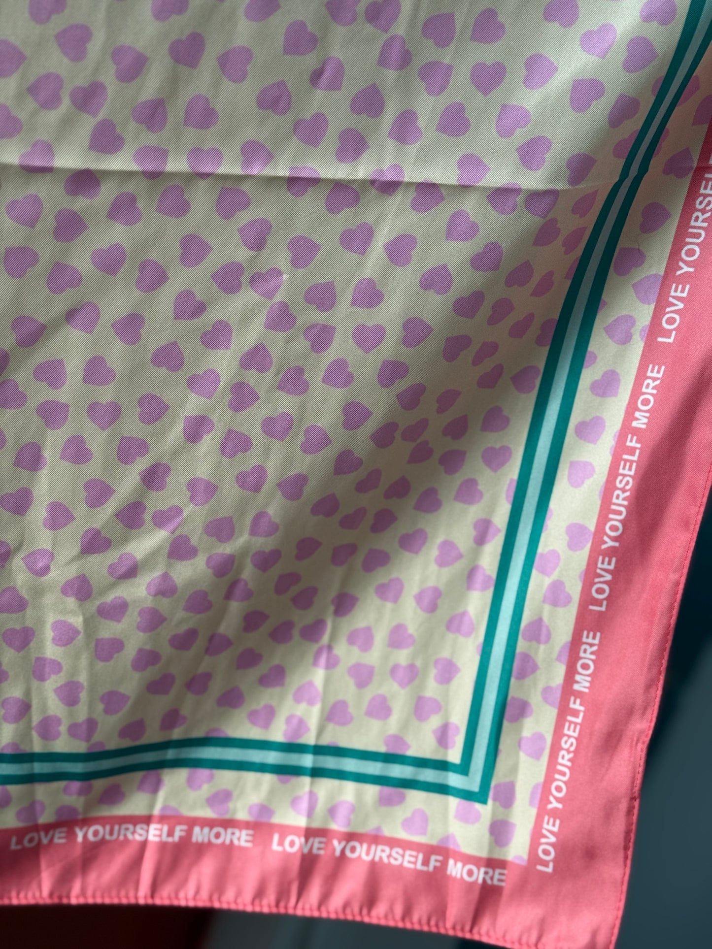 Foulard « Love »